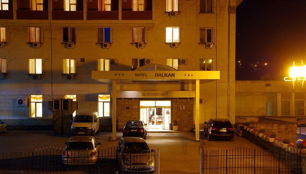 Hotel Balkan Gabrovo Exteriör bild